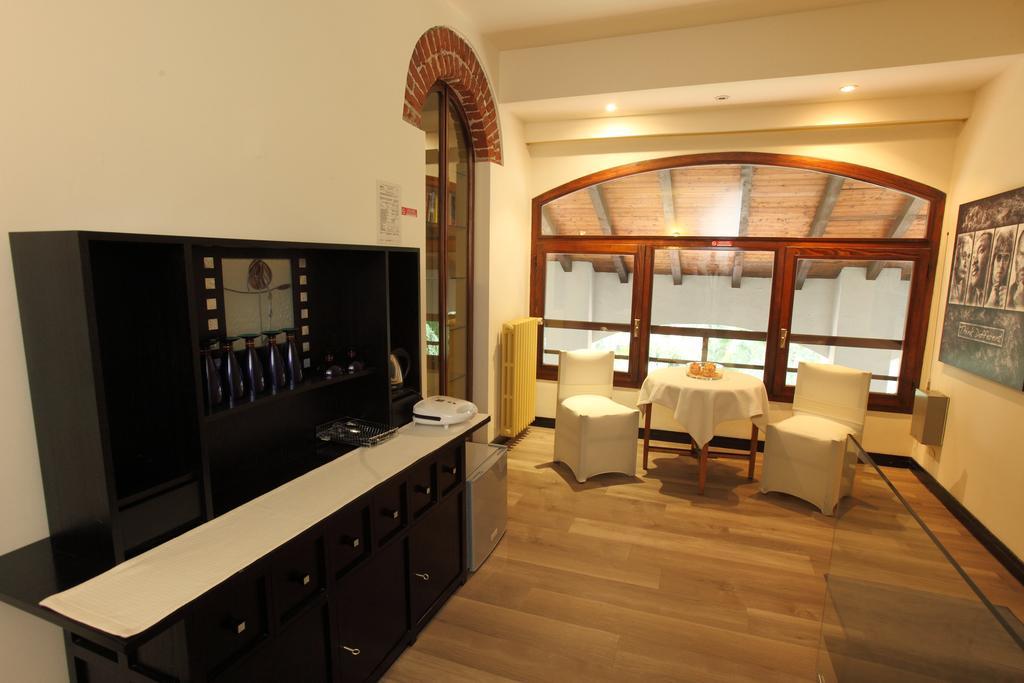Il Castello B&B Varallo Pombia エクステリア 写真