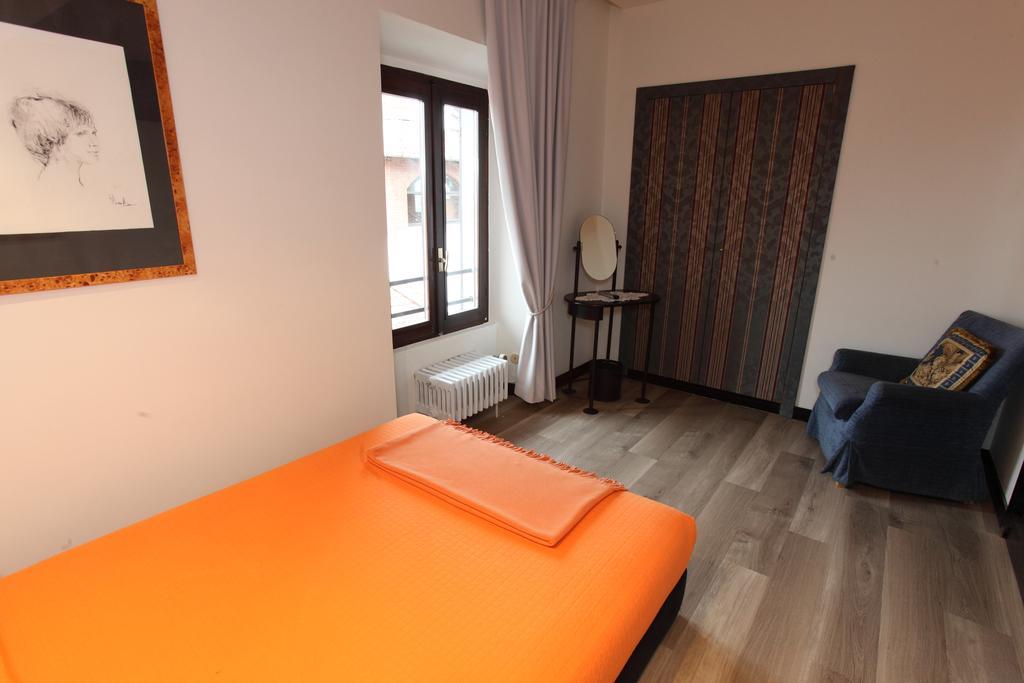 Il Castello B&B Varallo Pombia エクステリア 写真