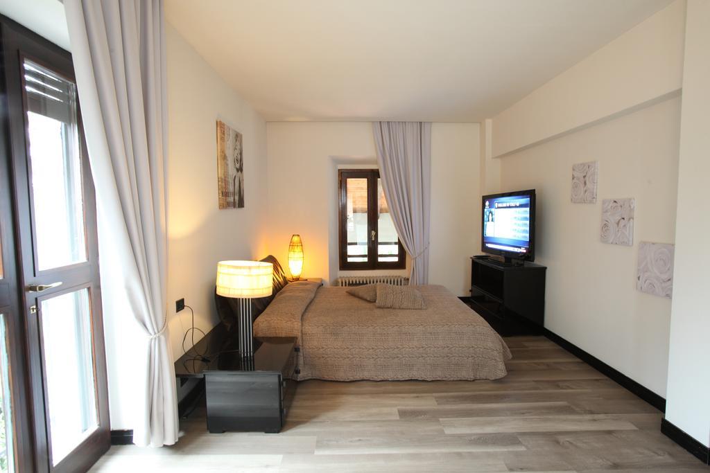 Il Castello B&B Varallo Pombia エクステリア 写真