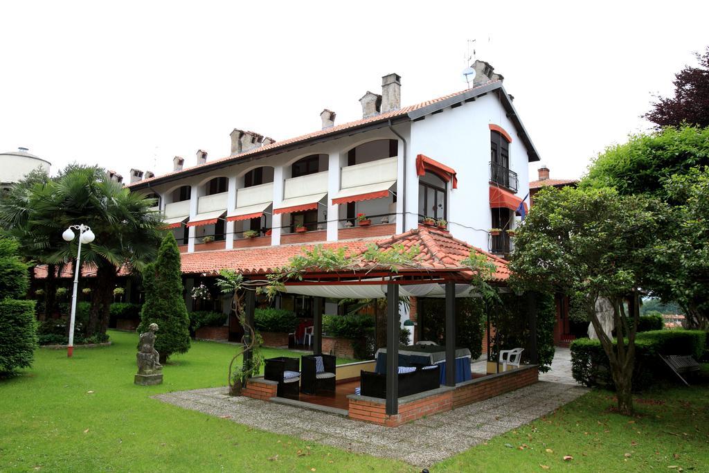 Il Castello B&B Varallo Pombia エクステリア 写真
