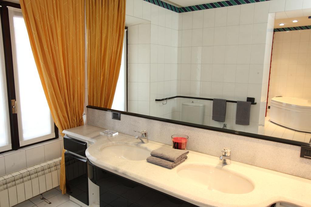 Il Castello B&B Varallo Pombia エクステリア 写真