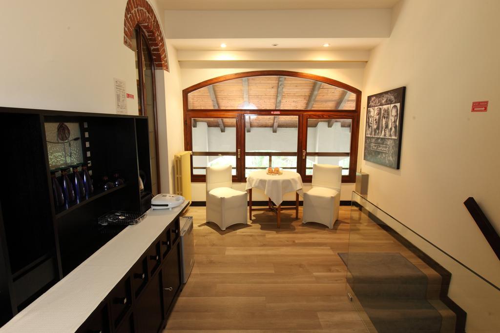 Il Castello B&B Varallo Pombia エクステリア 写真