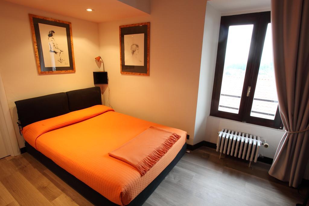 Il Castello B&B Varallo Pombia エクステリア 写真